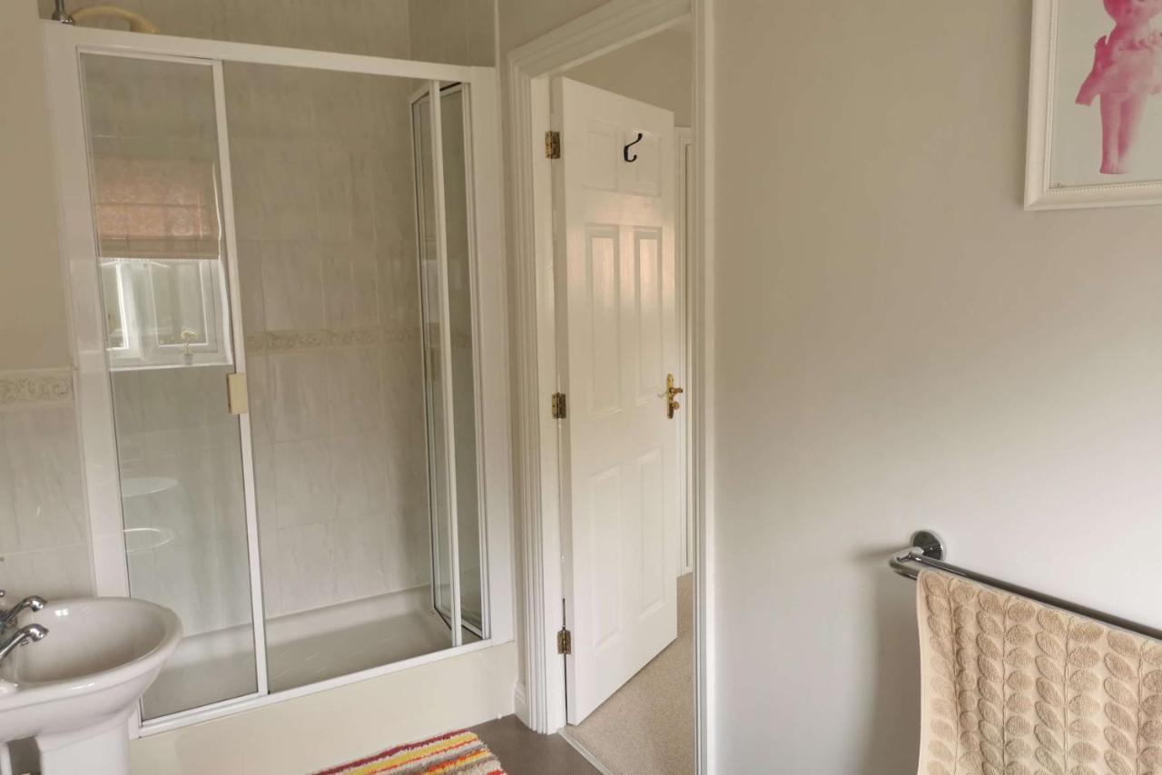 Walton Crescent Panzió Winford Kültér fotó